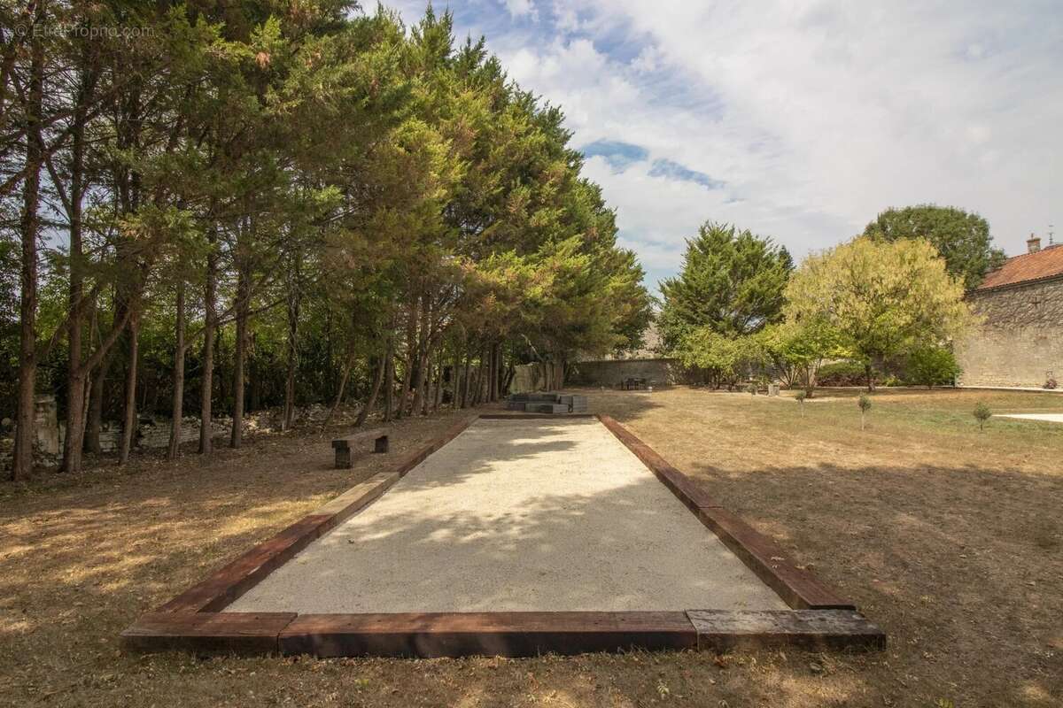 Château d’Exception avec Dépendances, Piscine et Jardin Paysager – Proche de St Jean d’Angély - photo 26