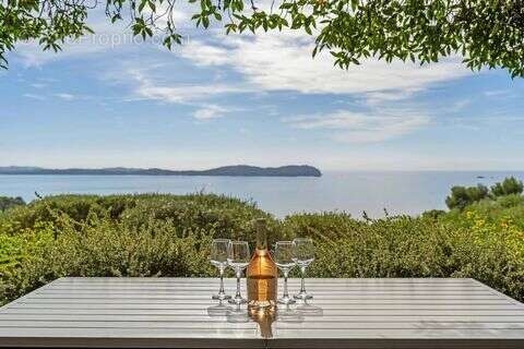 Maison à CARQUEIRANNE