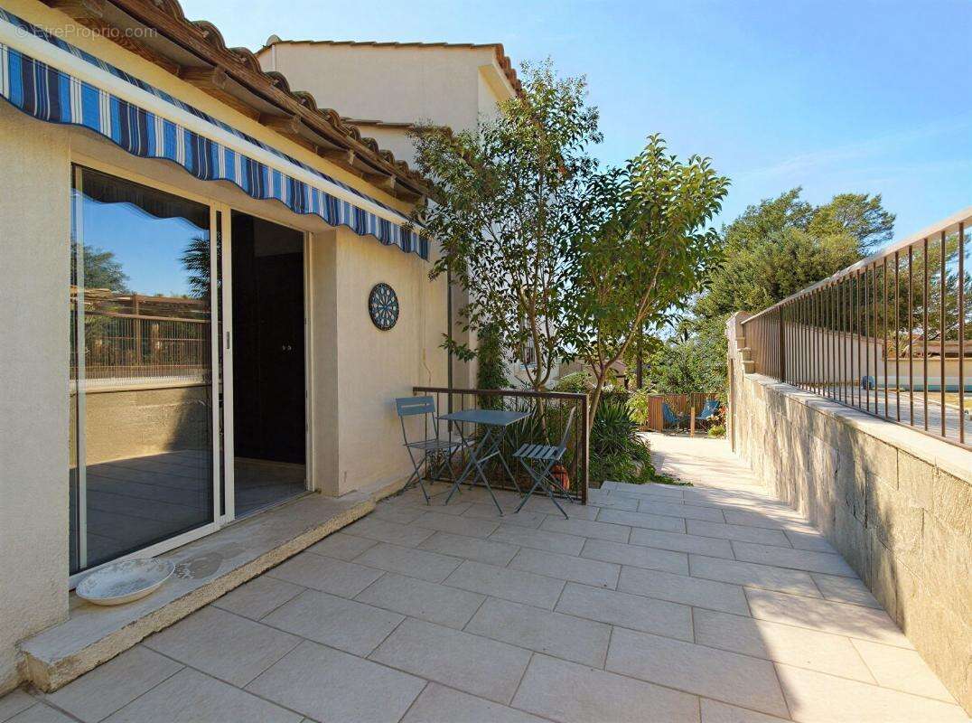 Maison à POURRIERES