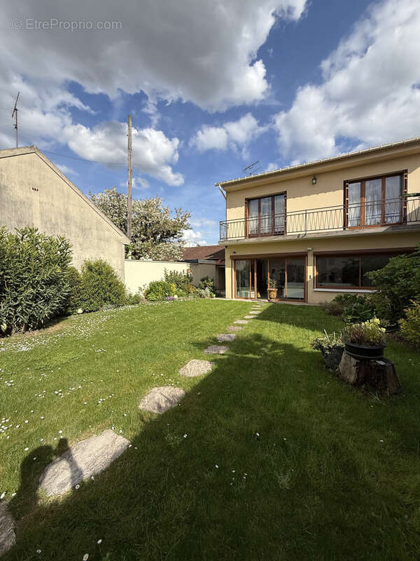 Maison à LE BLANC-MESNIL