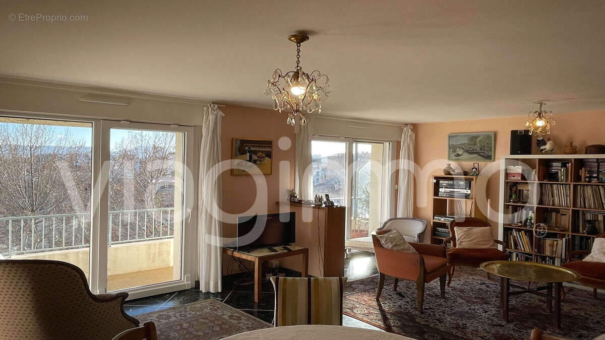 Appartement à MARSEILLE-5E