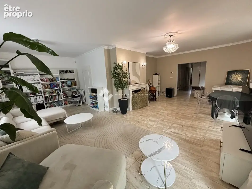 Maison 285 m² à Neuville-De-Poitou  - photo 3