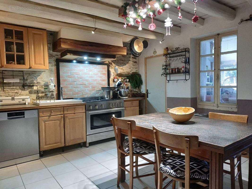 Maison à LA CHAPELLE-BASSE-MER