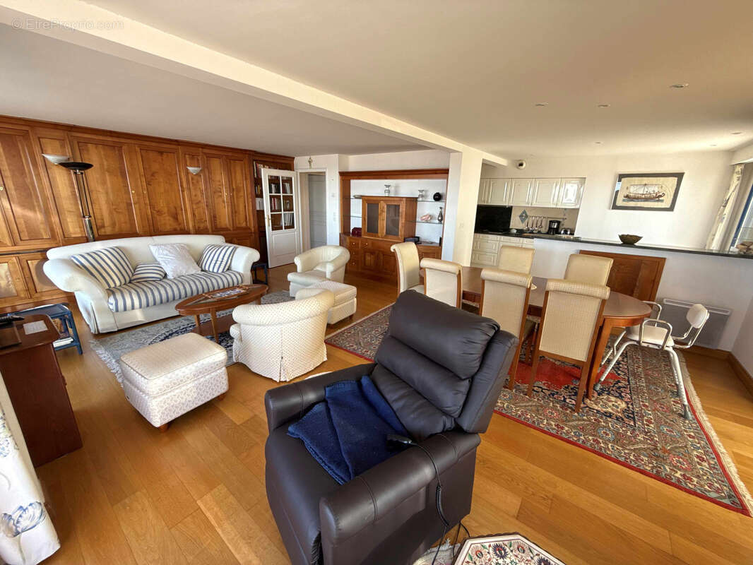 Rare FACE MER magnifique 4 pièces de 128 m2 avec vaste terrasse, 3 ch, 3sdb , garage et cave - photo 4