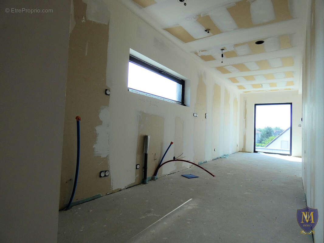 Saint-louis proche centre f3 en prêt à décorer de 70 m2 avec terrasse - photo 2