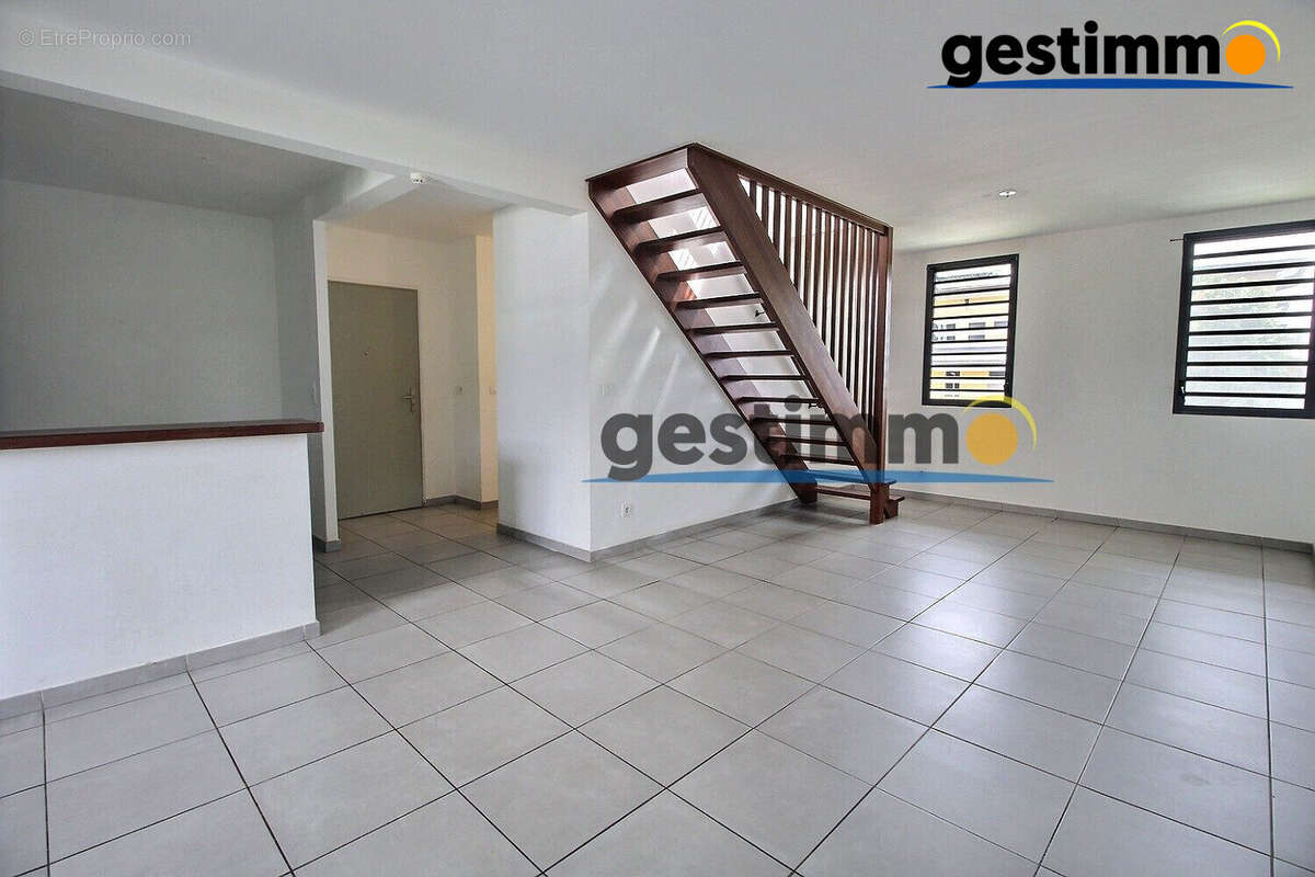 Appartement à REMIRE-MONTJOLY