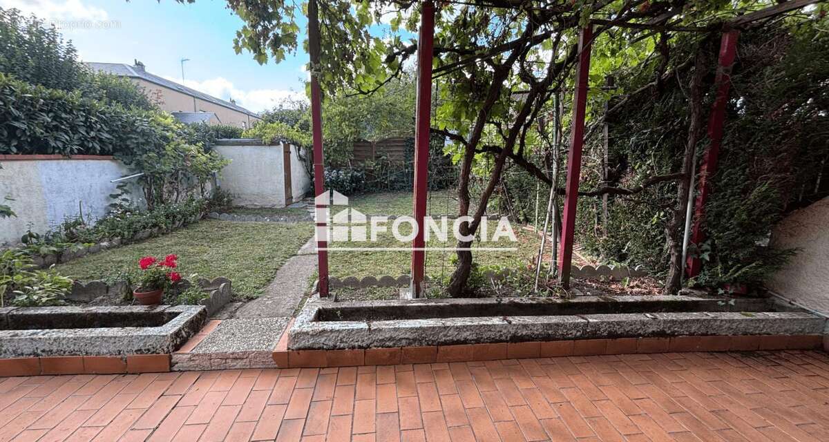 Maison à LA CHAPELLE-SAINT-MESMIN