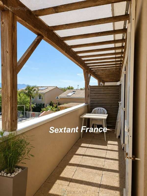 Exclusivite - t2 d'env. 31 m² meublé pour 4 couchages avec terrasse et parking. - photo 2