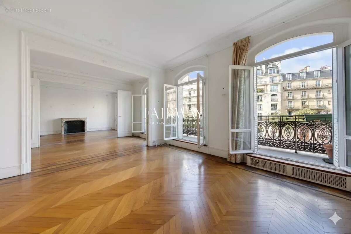 Appartement à PARIS-17E