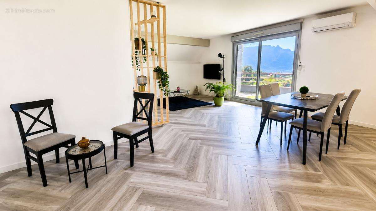 Appartement à MOUXY