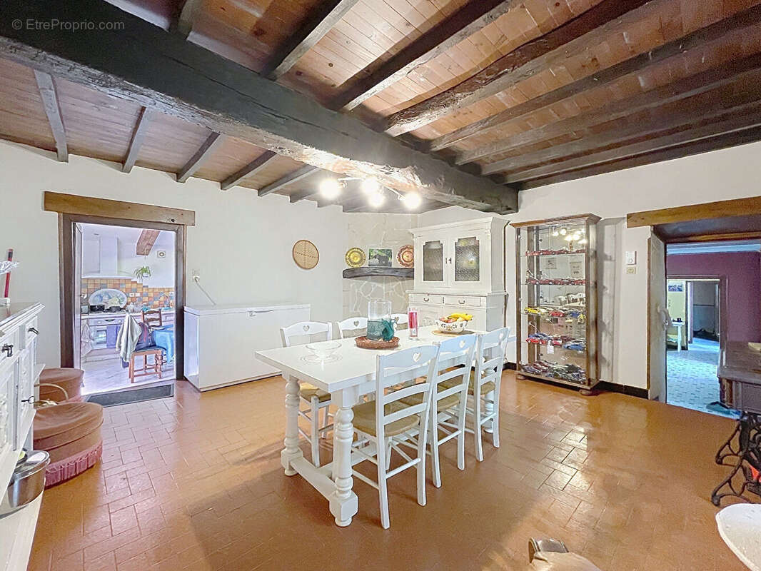 Maison à VIC-FEZENSAC