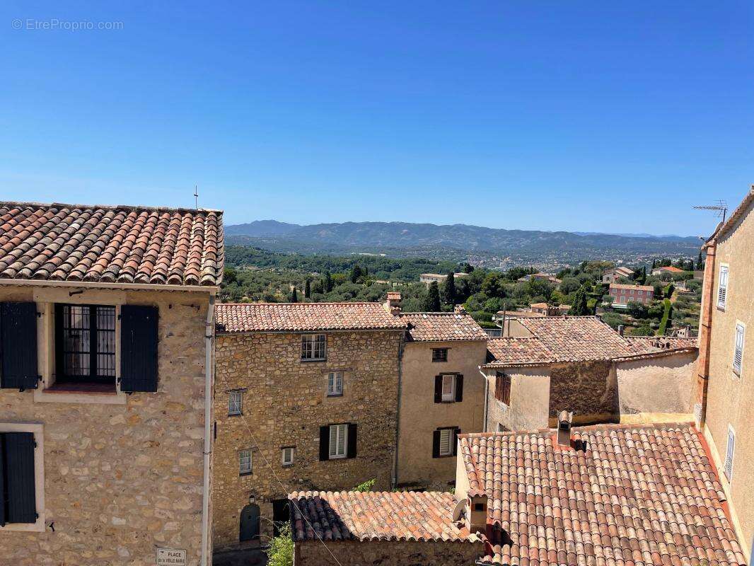 Maison à CHATEAUNEUF-GRASSE