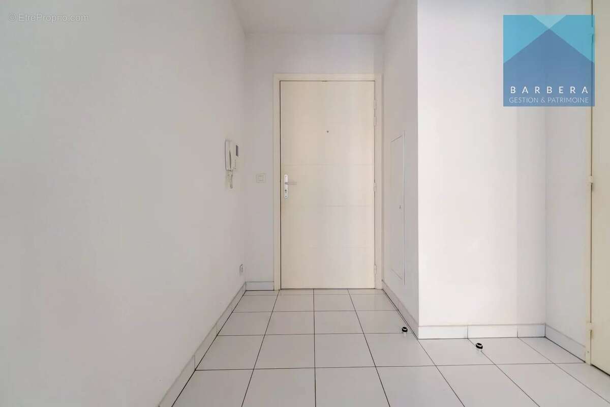Appartement à SAINT-LAURENT-DU-VAR