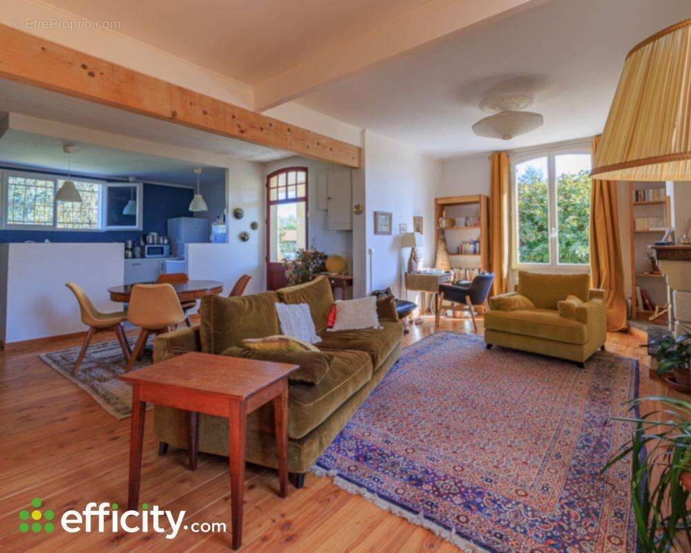 Maison à VILLEFRANCHE-DE-LONCHAT