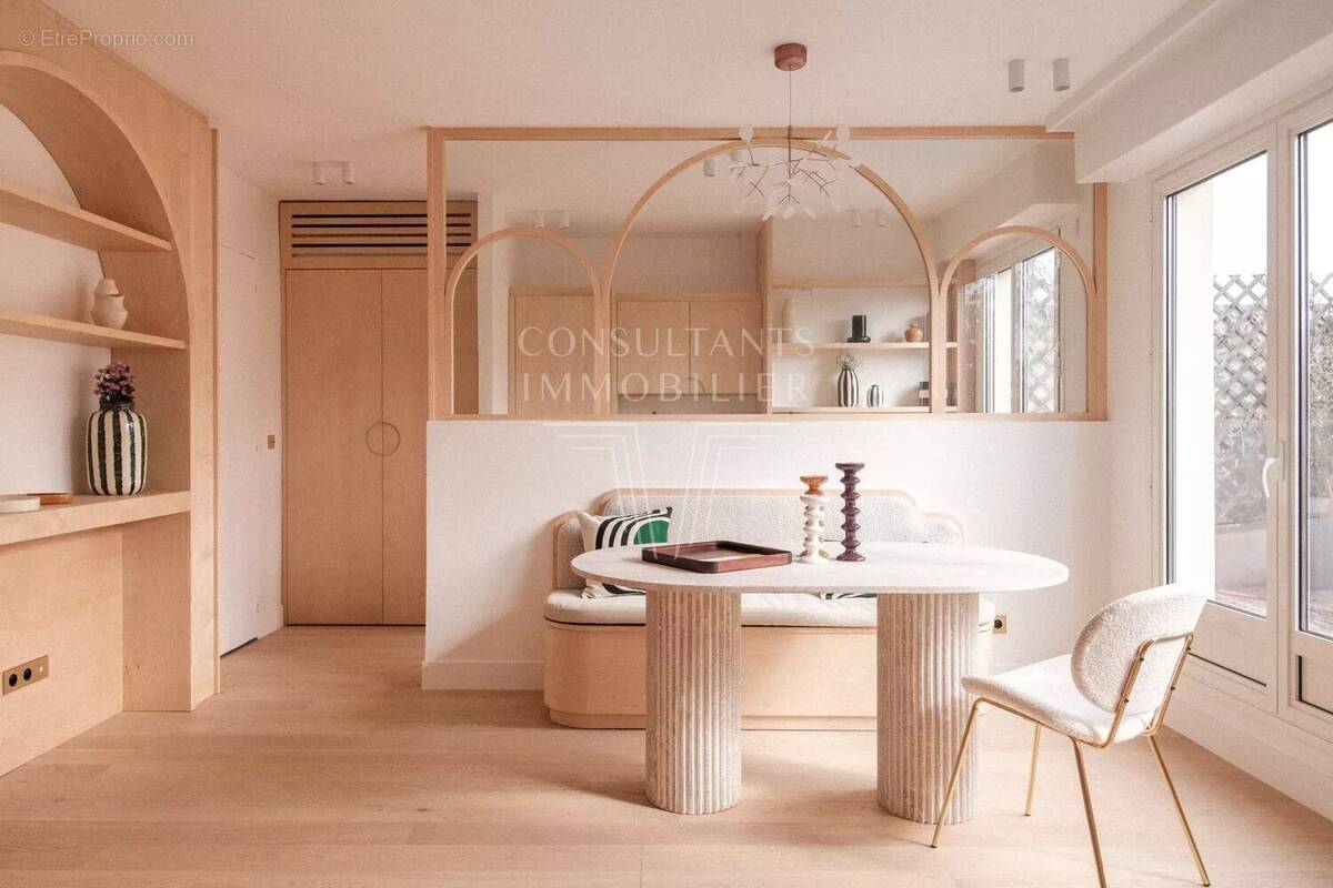 Appartement à PARIS-16E