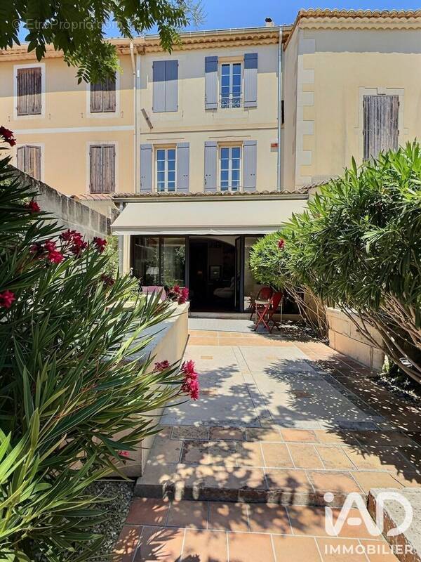 Maison 205 m² à Mouries  - photo 1