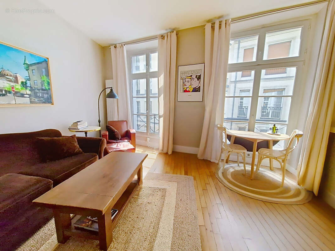 Appartement à PARIS-2E
