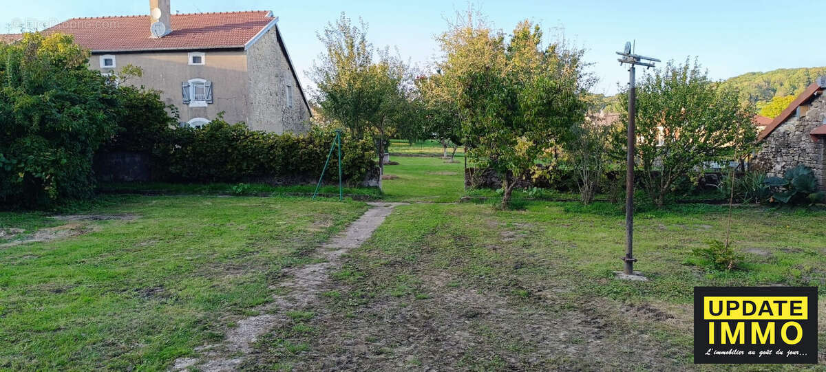 Maison à ROUVRES-LA-CHETIVE