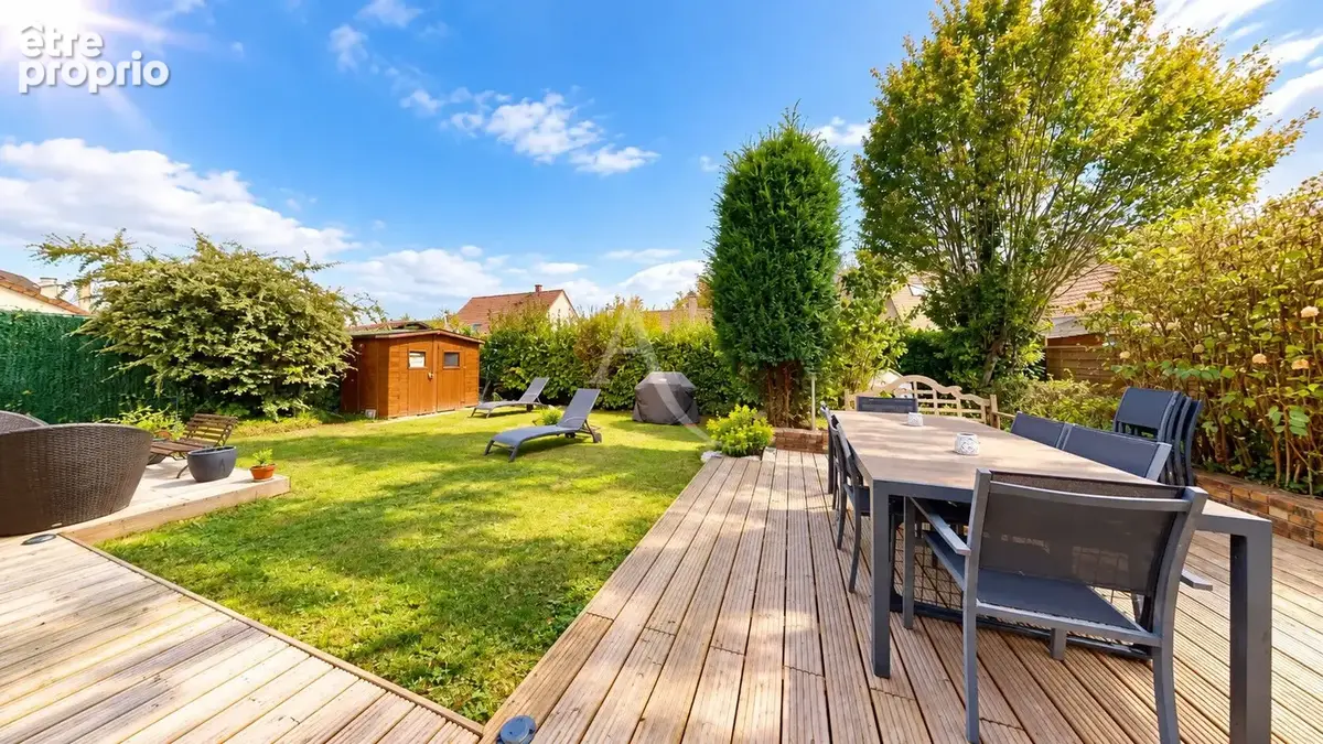 A vendre à Vauréal belle et grande maison familiale de 7 pièces sur terrain de 471 m2 - photo 2
