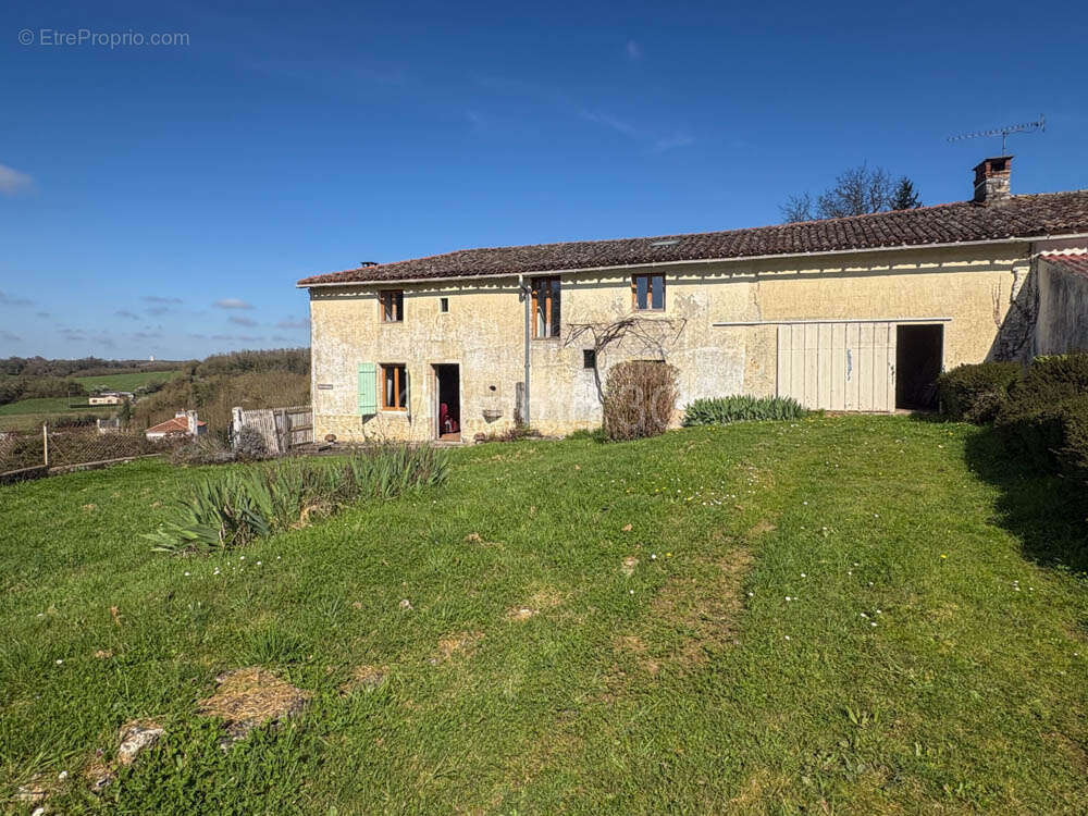 Maison à RUFFEC