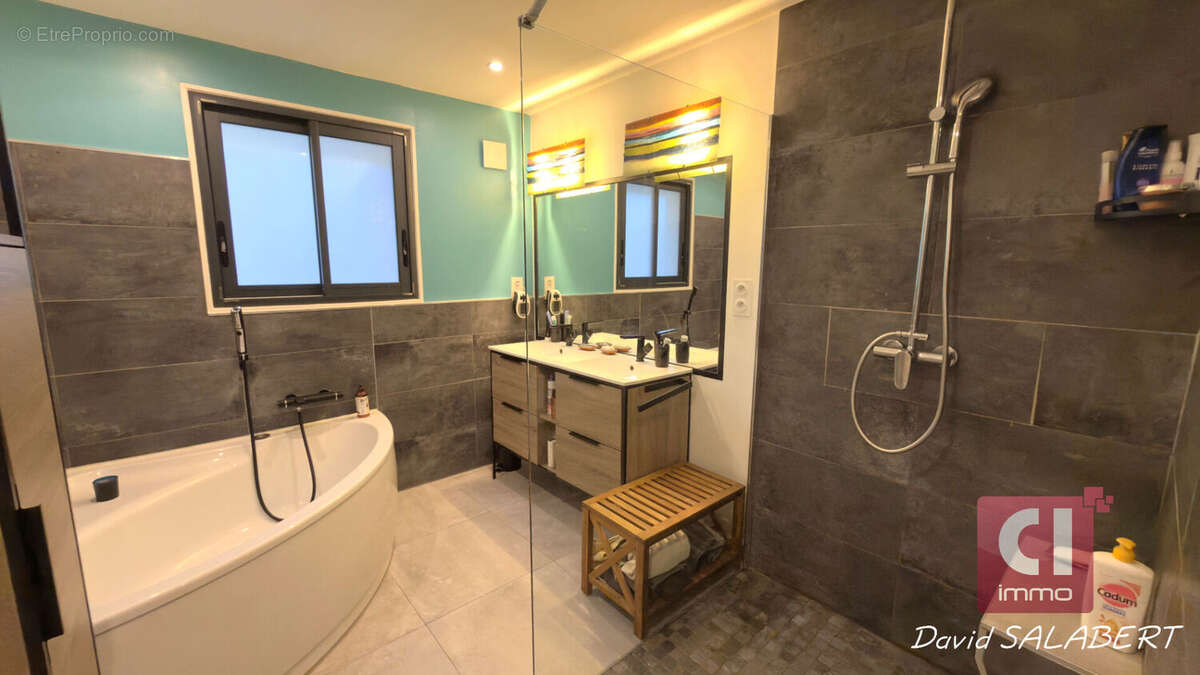 Maison à SAINTE-ANASTASIE-SUR-ISSOLE