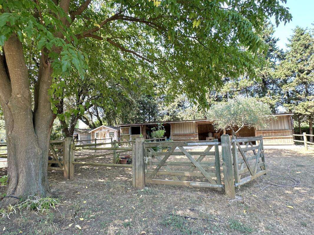 Maison à MONTAREN-ET-SAINT-MEDIERS