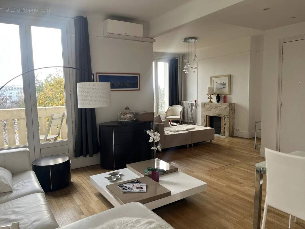 Appartement à PARIS-16E