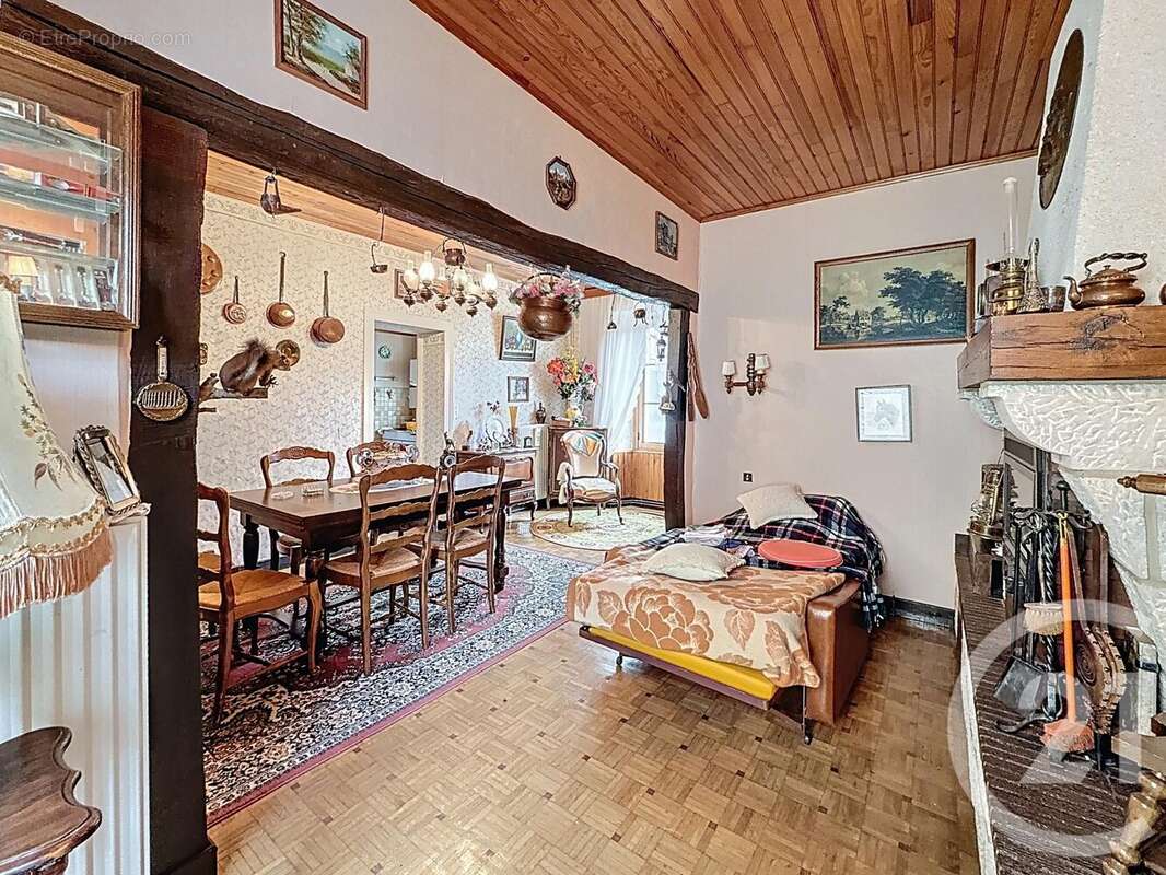 Maison à LES ORMES-SUR-VOULZIE