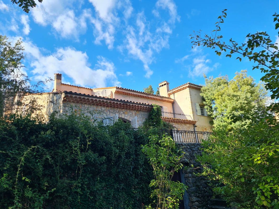 Appartement à MOUANS-SARTOUX