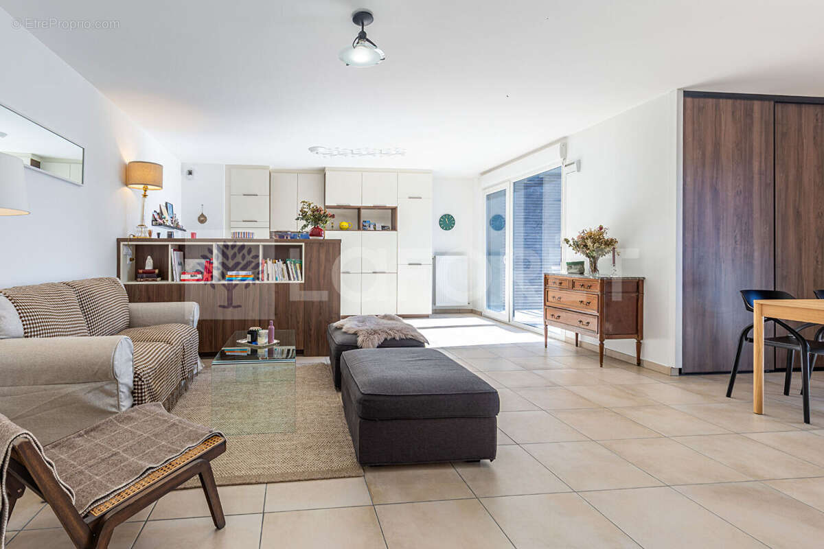Agence immobiliere laforet - "agave" - appartement t3 traversant de 78,80 m² - balcons - garage en sus - dernier etage - vue deg - photo 3