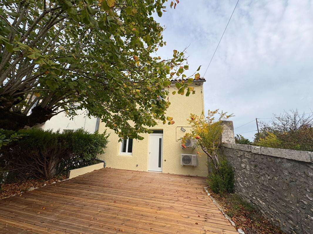 Maison à MAGNAC-SUR-TOUVRE