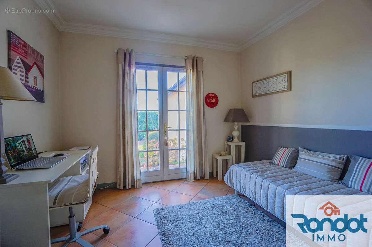 Maison à SAVIGNY-LE-SEC