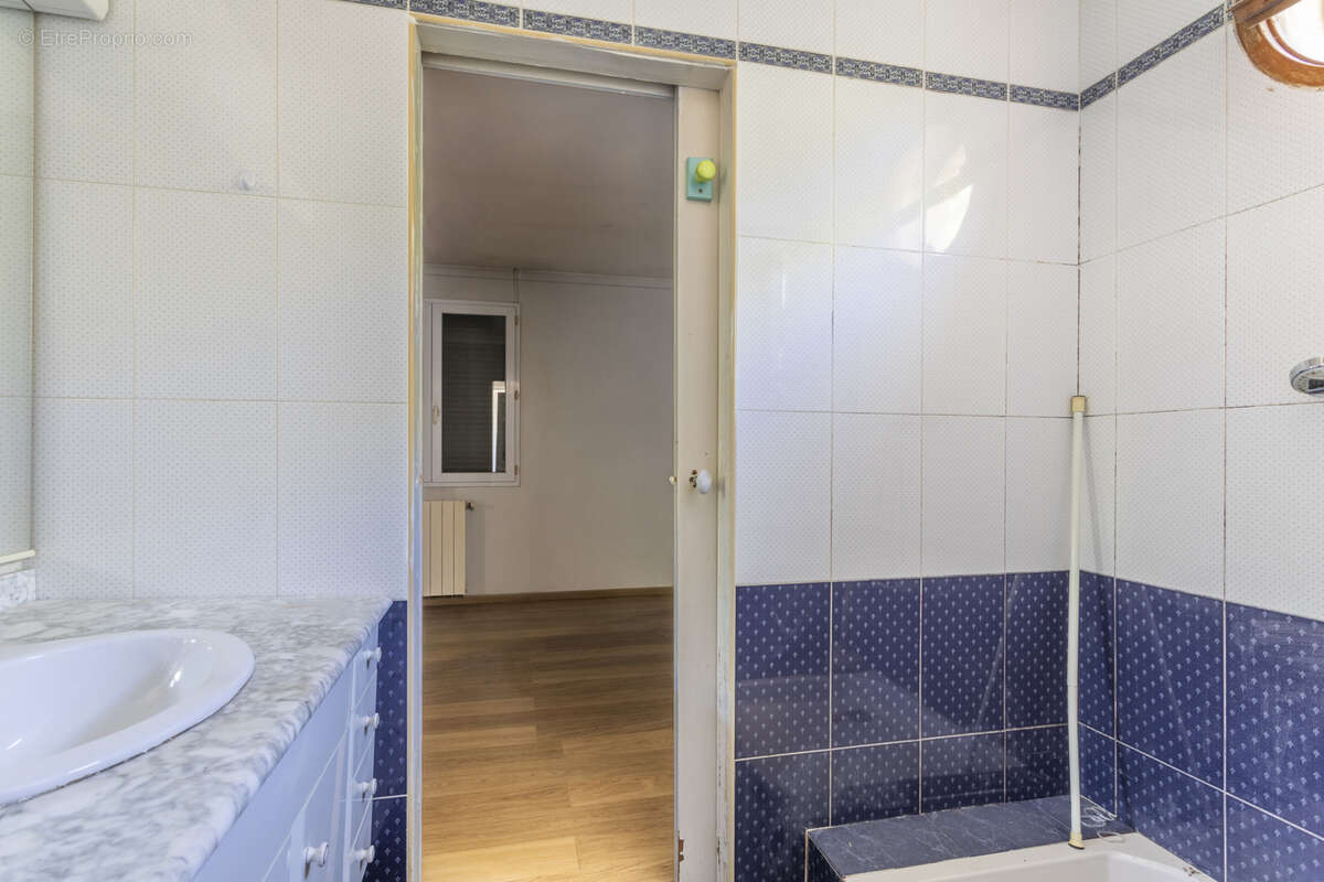 Maison à SIMIANE-COLLONGUE