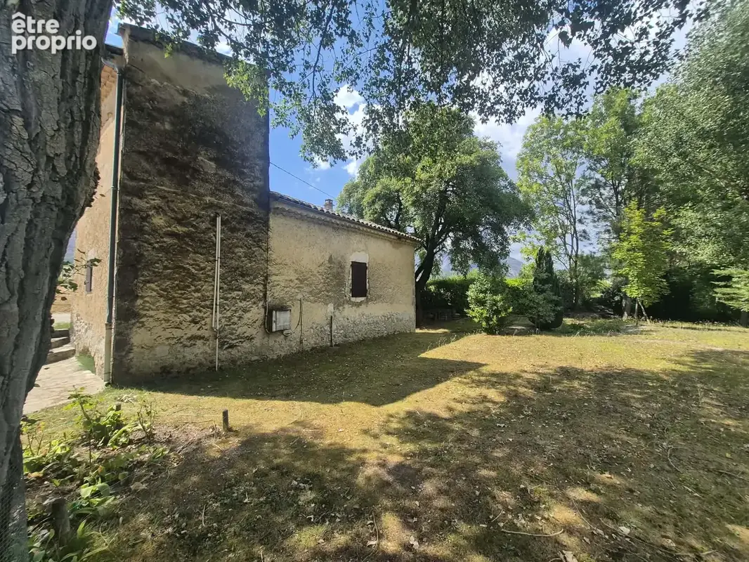 À 10 minutes de Die   RARE ! Cabanon en pierres en bord de rivière - photo 2