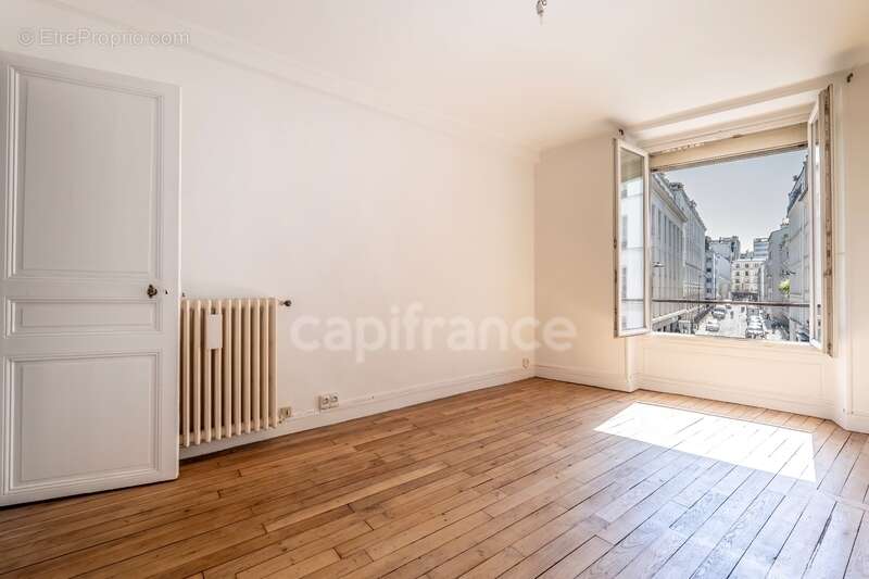Appartement à PARIS-7E