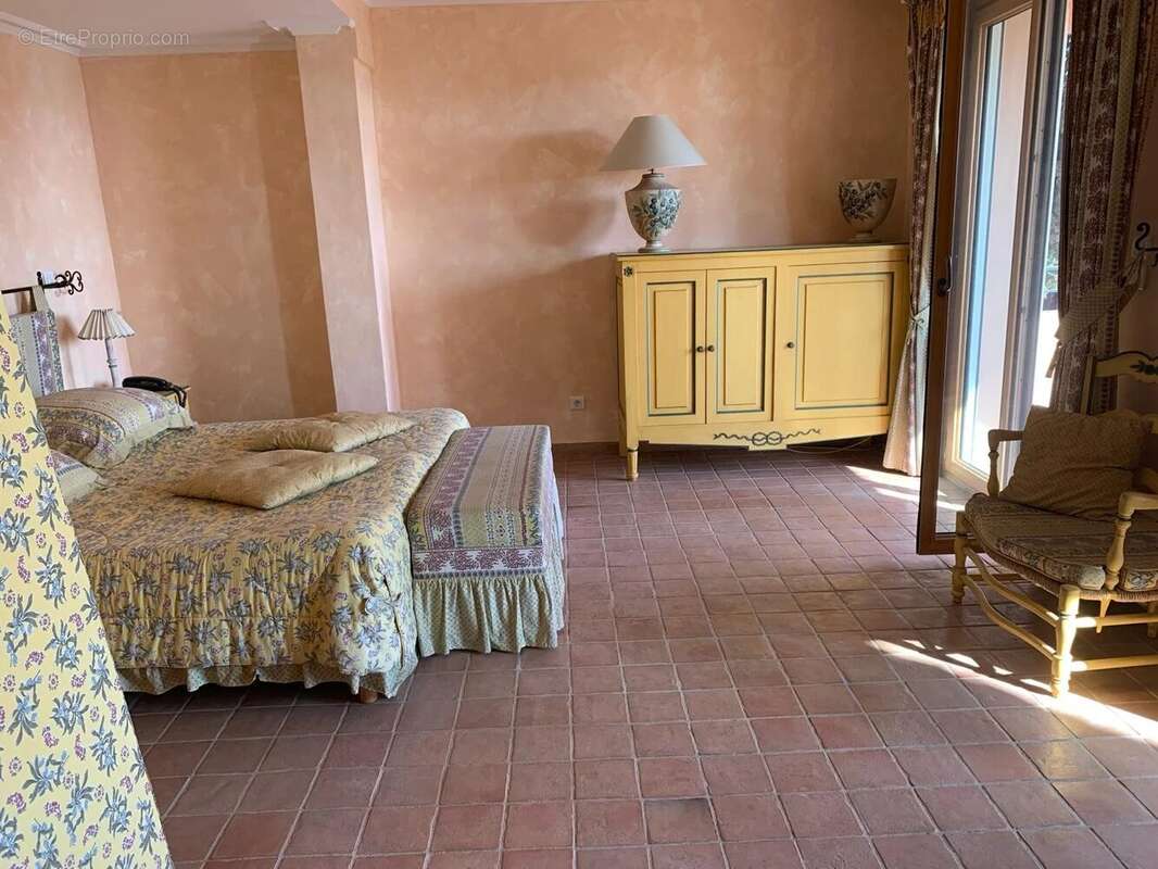 Maison à LES ISSAMBRES