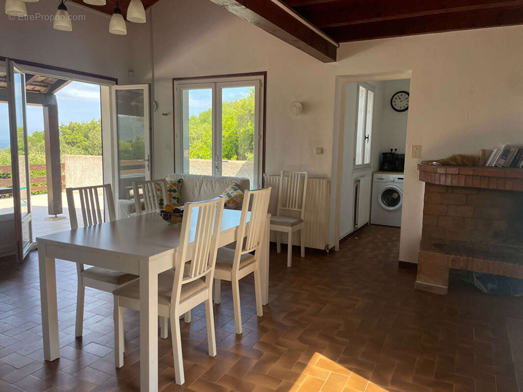 À vendre - Maison avec vue panoramique sur la mer, à proximité immédiate de la plage - photo 8