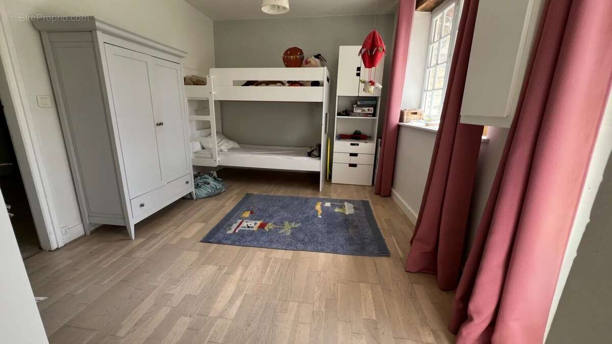 Maison à GUIGNEVILLE-SUR-ESSONNE