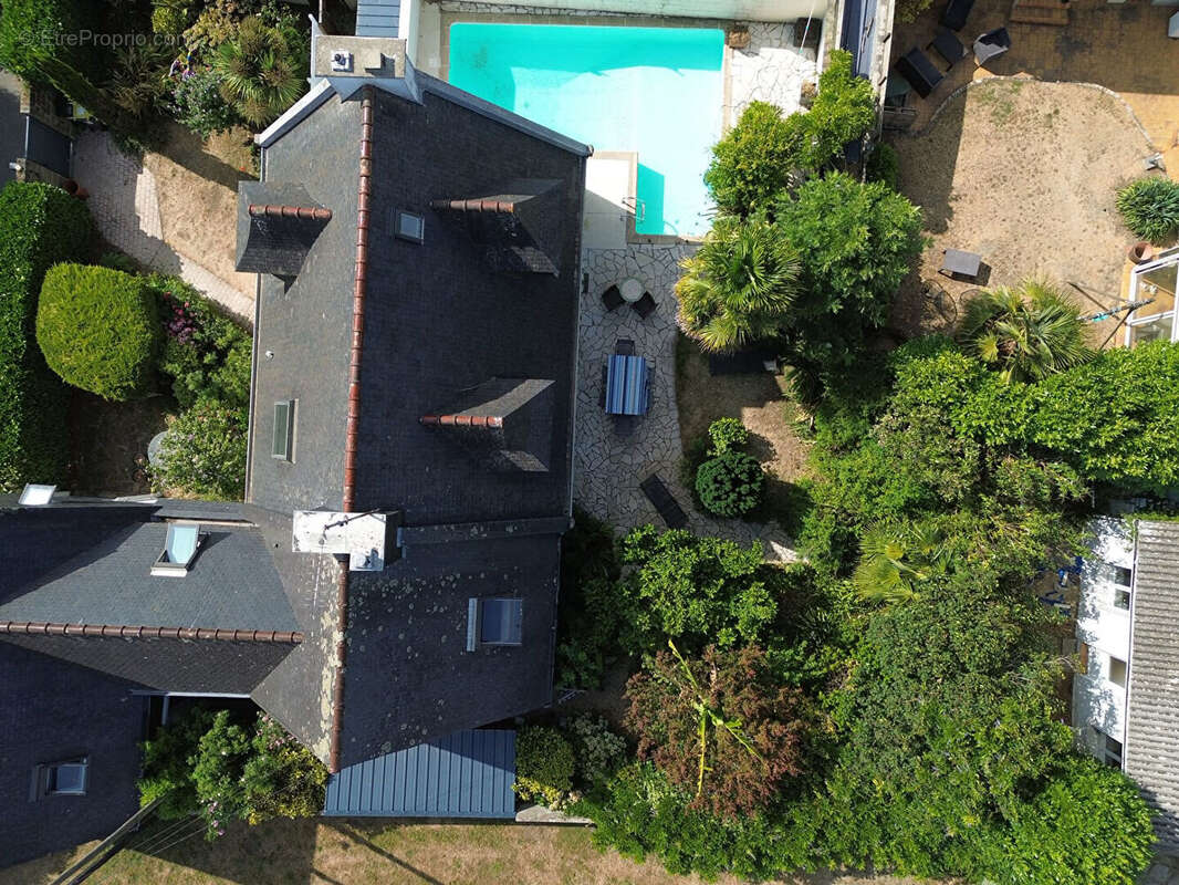 Maison  centre ville avec piscine et 2 dépendances - photo 15