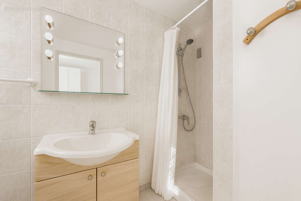 Maison à SAINT-MITRE-LES-REMPARTS