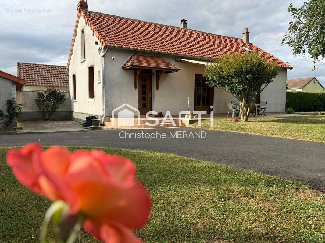 Maison 106 m² à Antogny-Le-Tillac  - photo 2