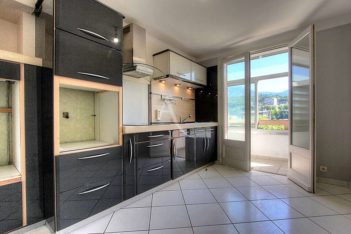 Appartement Chambery 4 pièces avec cave, grenier et ascenseur - photo 6