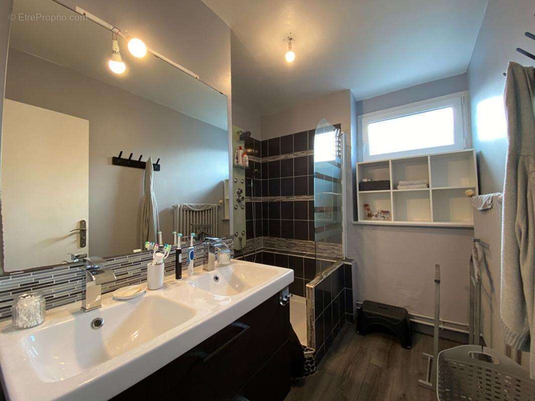 Maison à EQUEURDREVILLE-HAINNEVILLE