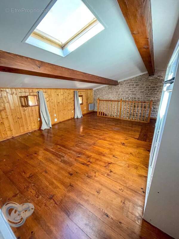 Maison à REVEST-DU-BION