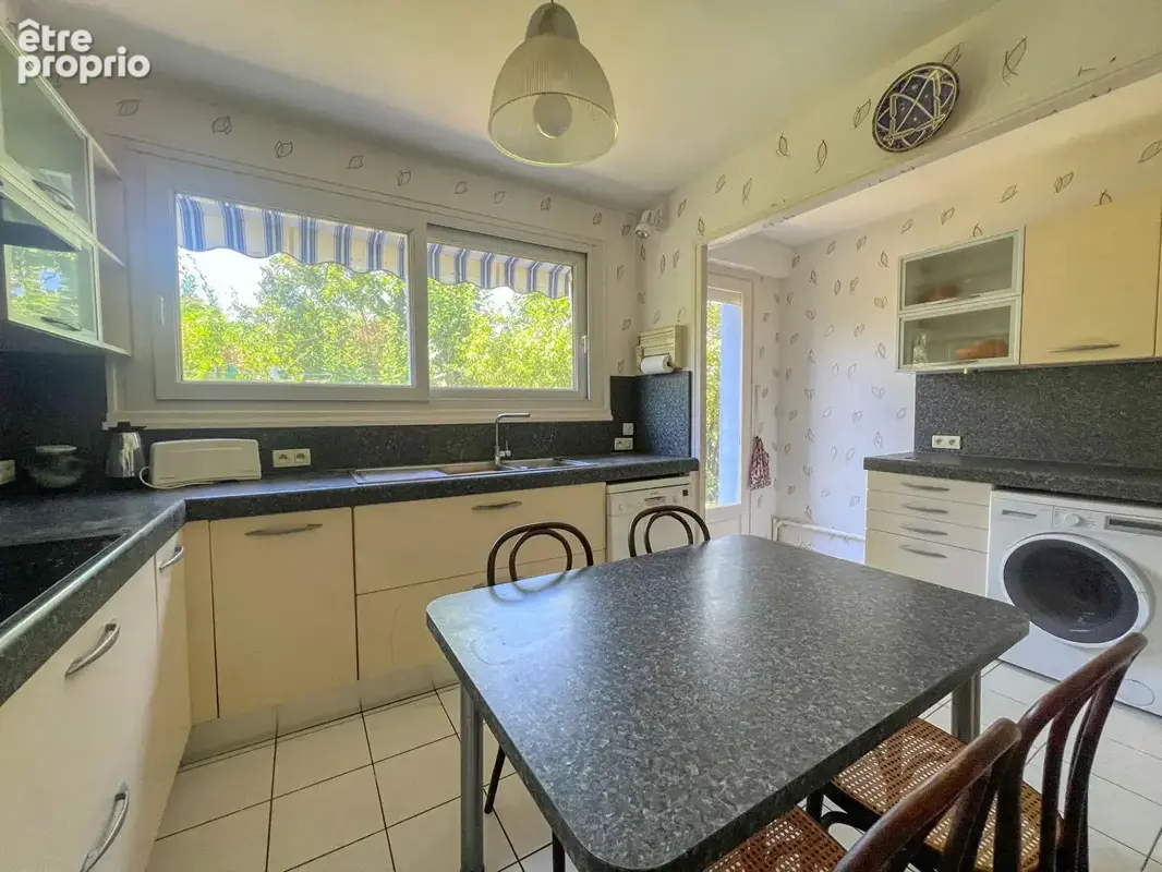 ROYAN - Grande maison familiale avec deux logements indépendants, jardin et garages - photo 8