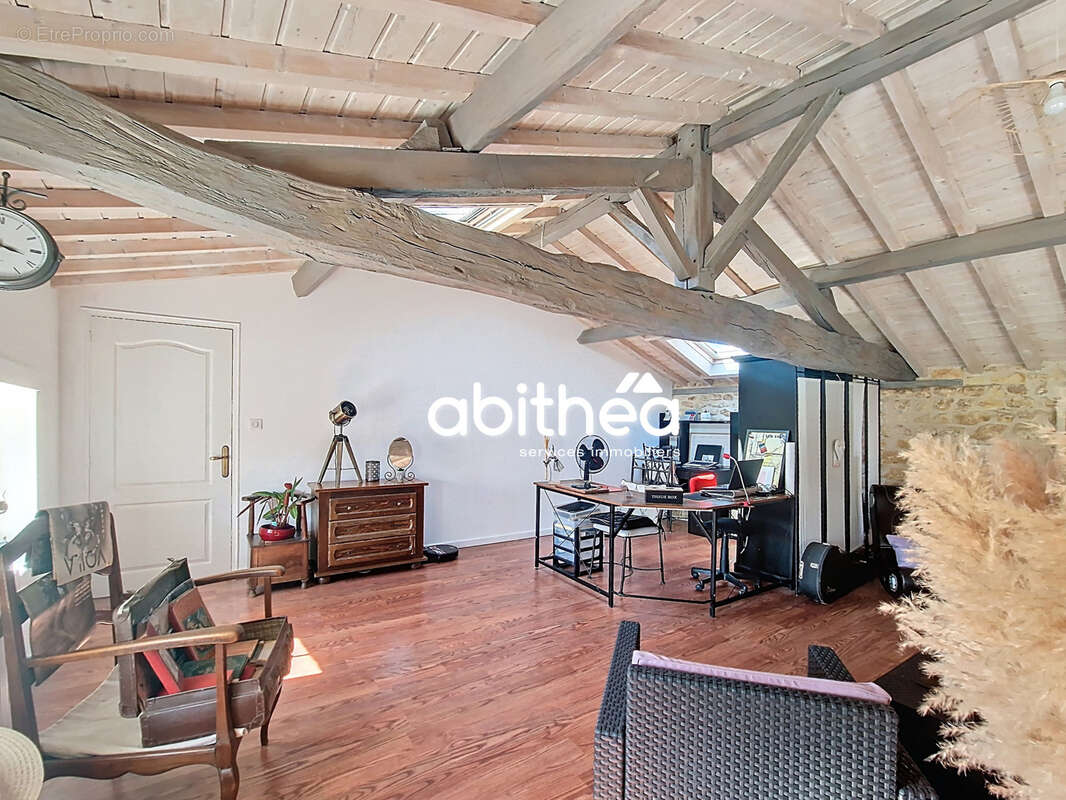 Maison à SAINT-GENIS-DE-SAINTONGE