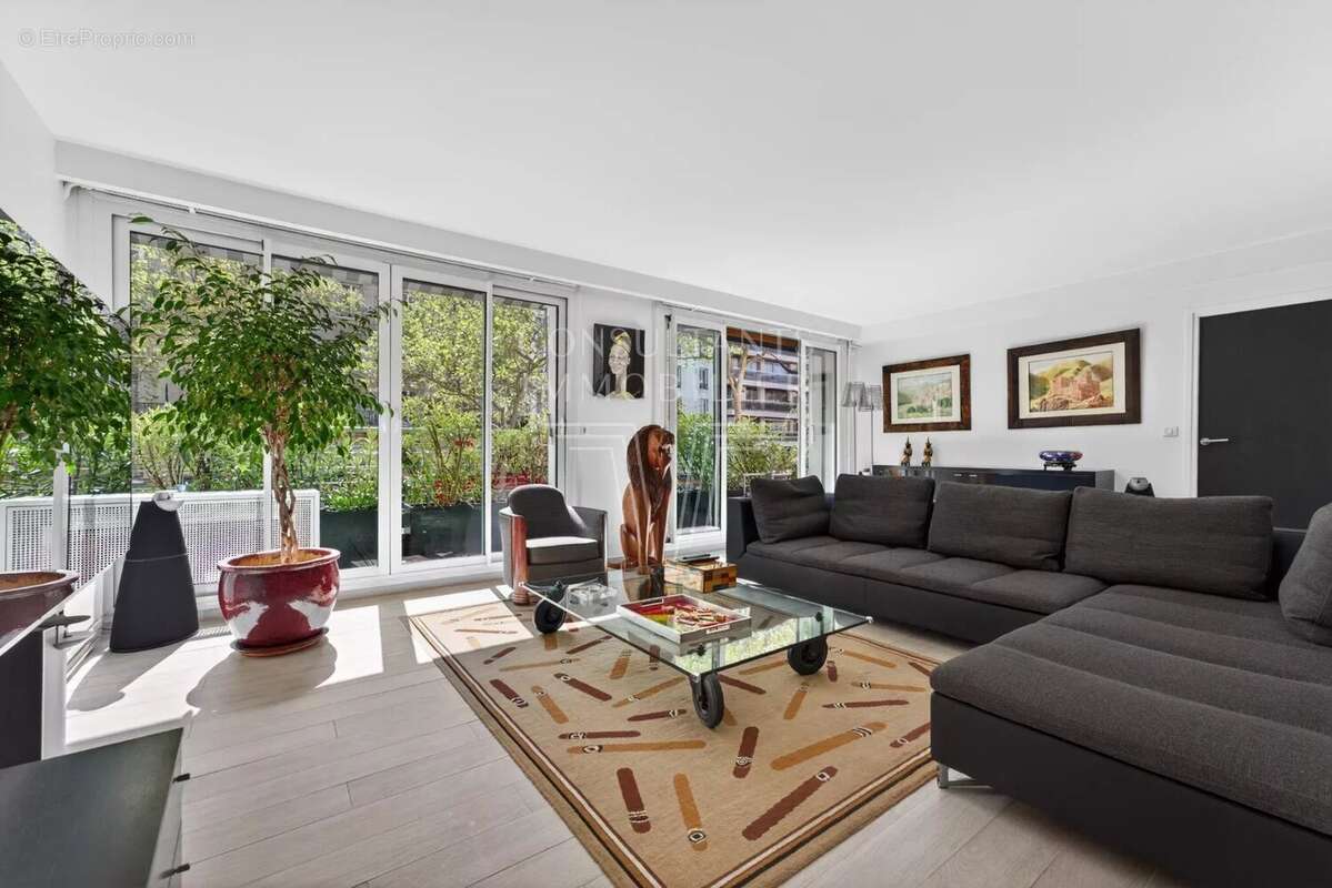 Appartement à PARIS-15E