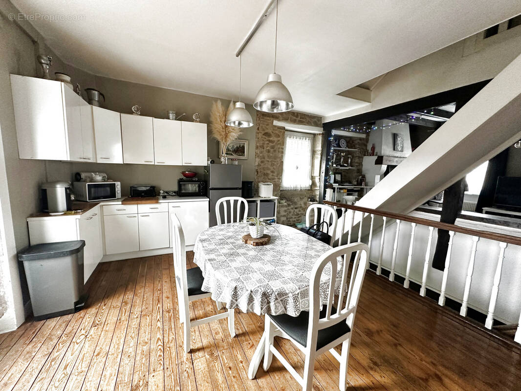 Maison à NANTIAT