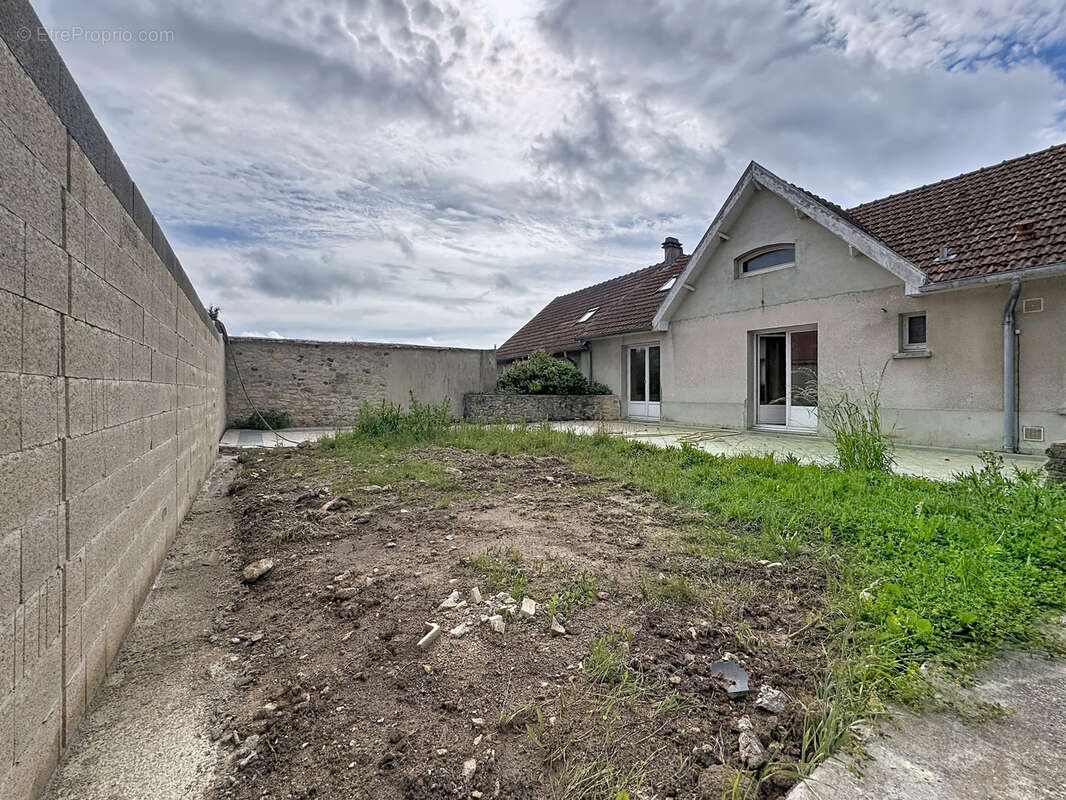 Maison à MERFY