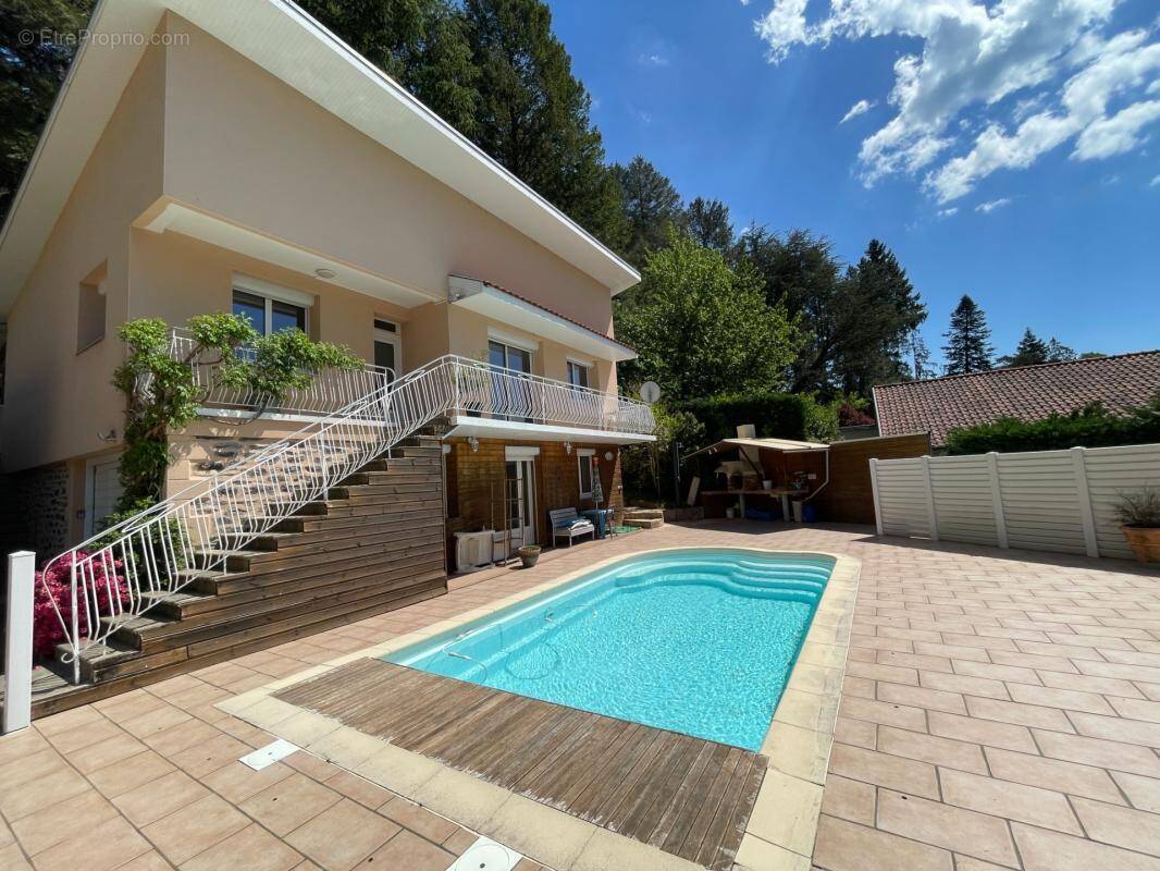 Maison à DECAZEVILLE